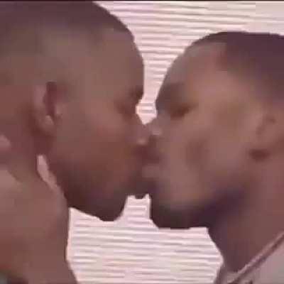 2 niggas kissing