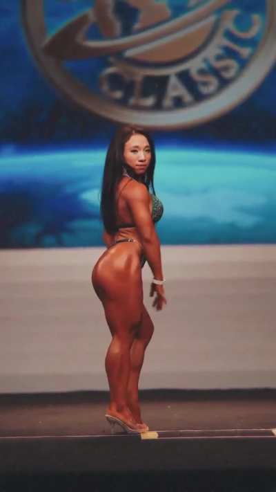 Claudia (@cla.x.fitness)