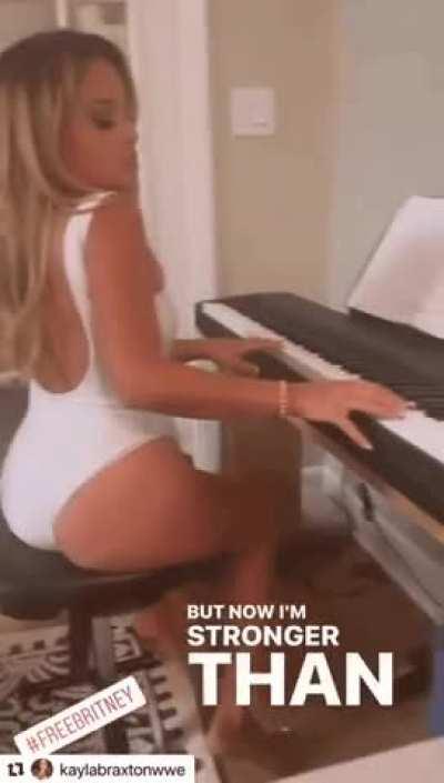 Kayla is so hot!!!🔥