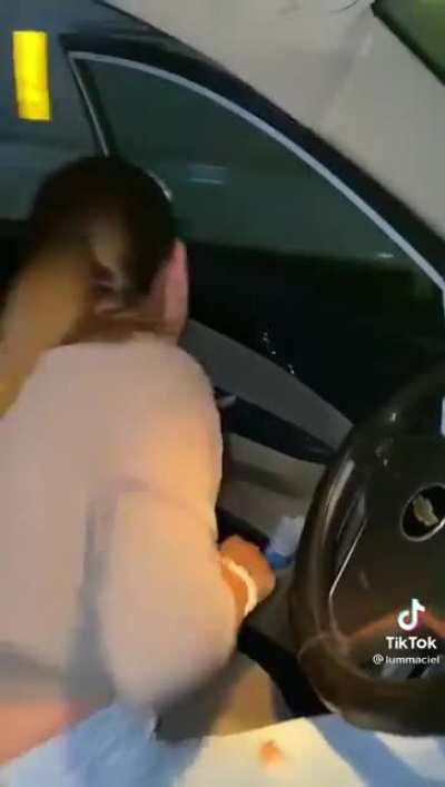 Pulando do carro em movimento