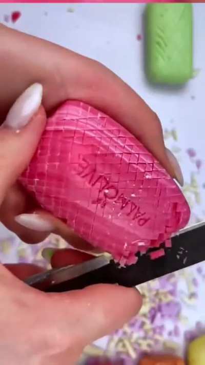 Quem lembra de fazer experiência com sabonete na escola?