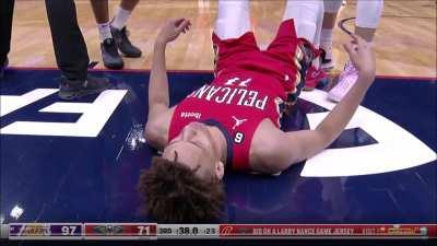 [Highlight] Dyson Airballs the Layup