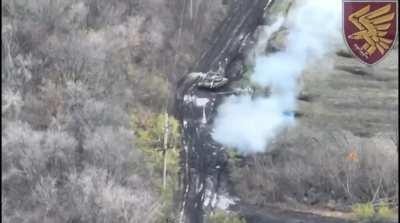 ua pov. Ukrainian soldier steps out behind a Russian tank and hits it at near point blank range