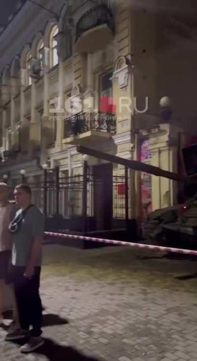 RU POV : Wagner tank still stuck and looks abandoned, while people take pictures with it