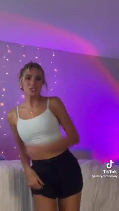 Her body does things to me 🔥