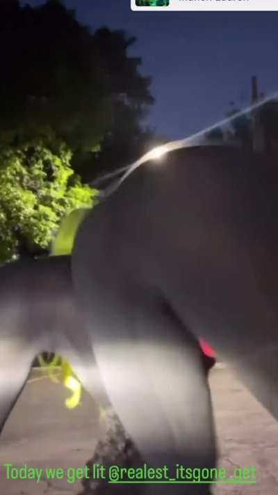 2 Mke Bittys shake Petite Ass in black leggings🔥🔥 #twerking