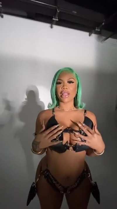 She was live a minute ago