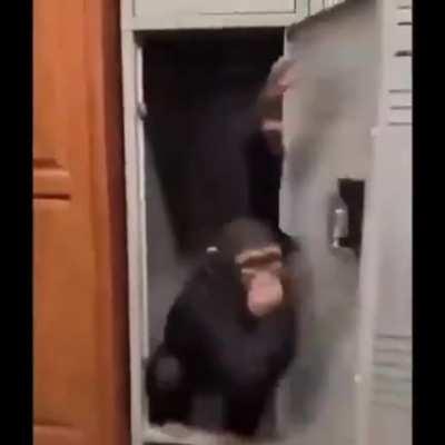 Distrohopper: *new distro is born*