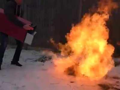 Someone shows off how a lighter should be!