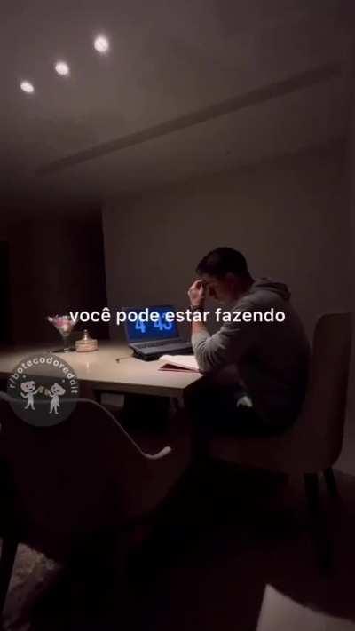 Presta atenção nesse vídeo aqui, rapidinho