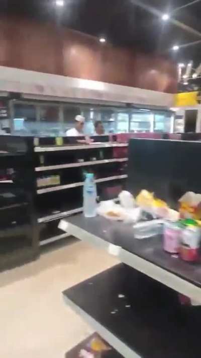 Transmart Kubu Raya mau tutup, malah di jarah