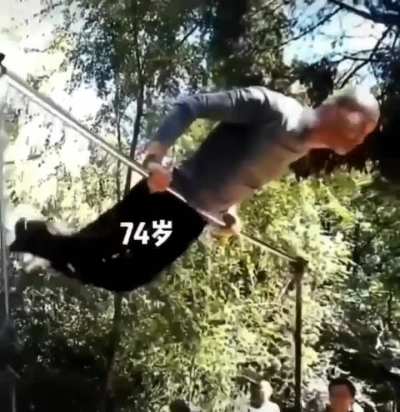 Old Chinese gymnasts - 67 to 80 years old