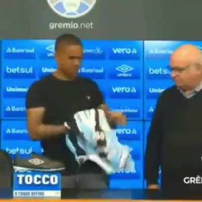 Não posso dizer que o culpo