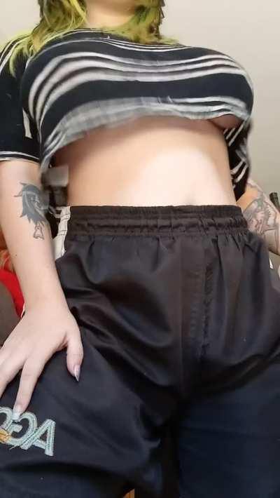 can you believe i used to hate how bouncy and jiggly my boobs are?