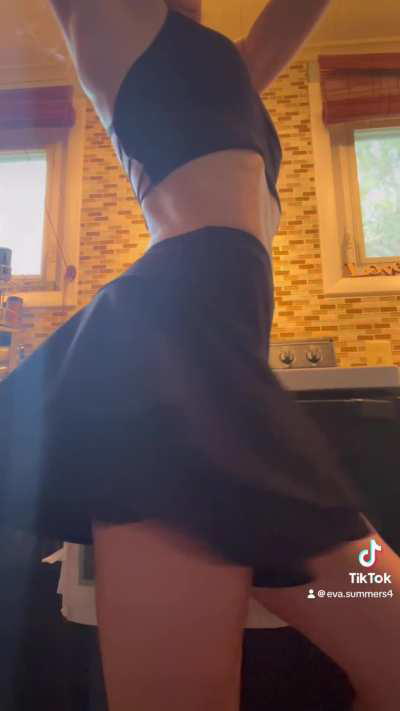 @eva.summers4 - Anyone Hungry 