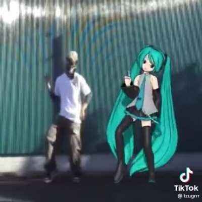 Y la goza y la bailaaa