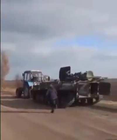 Ukrainian gypsies stole Russian tank😅