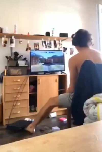 Когда забыл, что не один живёшь.