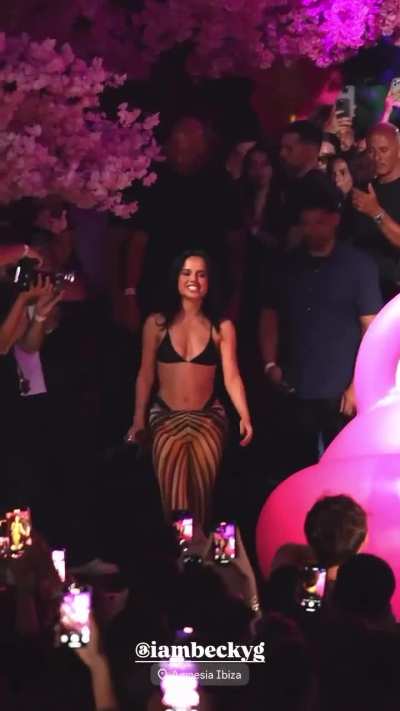 Becky’s BRESH entrance on stage from yesterday in Ibiza, Spain (7/5/2025)