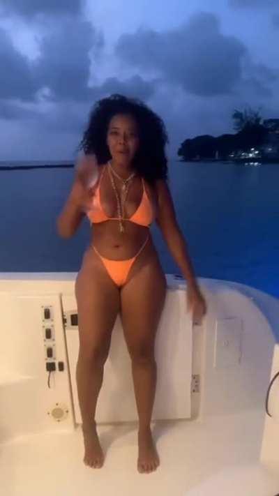 Angela in a bikini just screams cum I mean look at her 😍🤤😩🔥 orange is definitely her color