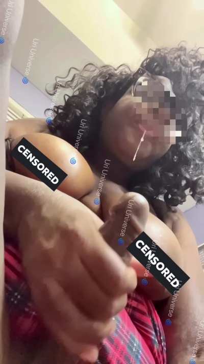 Goddessuri lubing up the strap