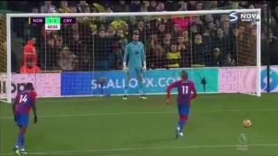 Norwich 1 - [1] Crystal Palace - Wilfried Zaha penalty miss