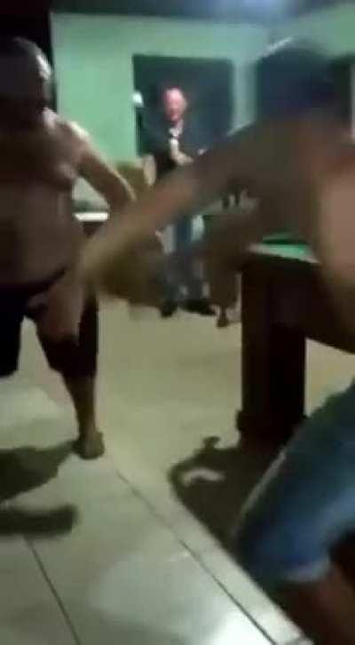 Just guys being sumos (/r/ItHadToBeBrazil)