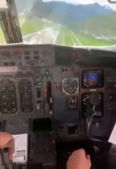 How not to land a Boeing