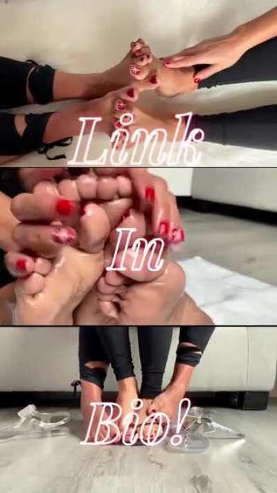 Auntie and I playing footsie! Up on my 0nlyfans now! Don’t miss out! Part 2 will be worship and double FJ🙌🏻