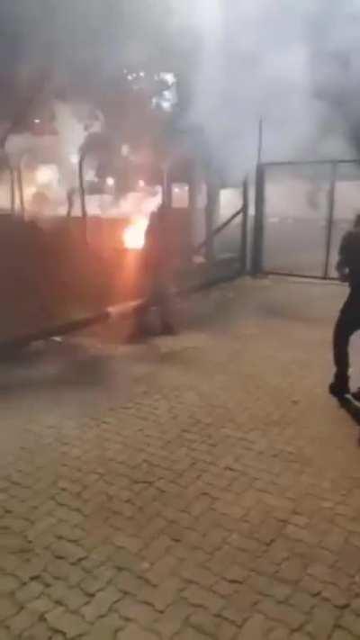 Torcida do Corinthians protestando, Luxemburgo: 