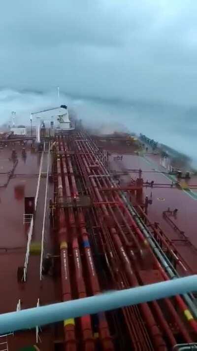 Смотрим, как работают щётки стеклоочистителя