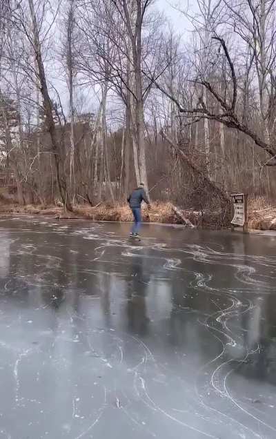 Ice-skate board