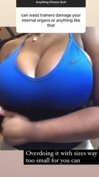 Waist trainer tiddies