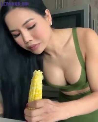 that's how she eats corn