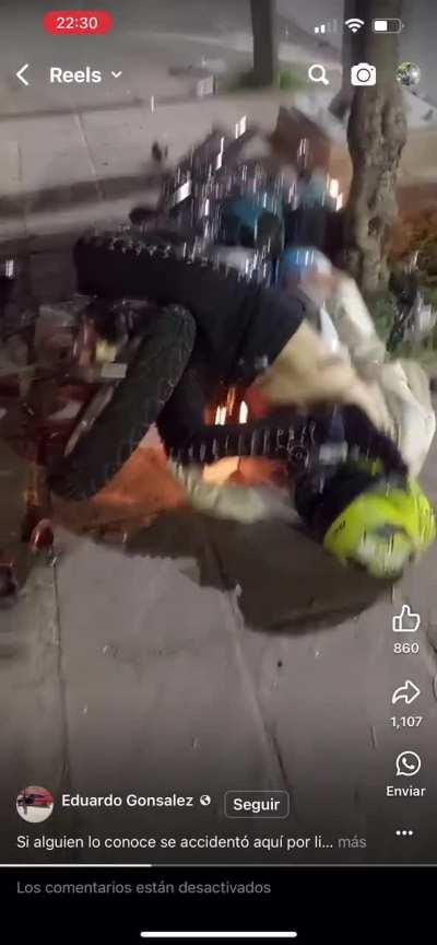 Ni mover se puede el vato y ahí están jode y jode