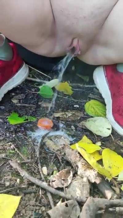 I love it when guys watch me piss :3