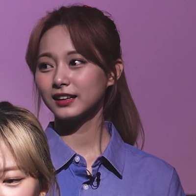 201027 - Tzuyu being a cutie