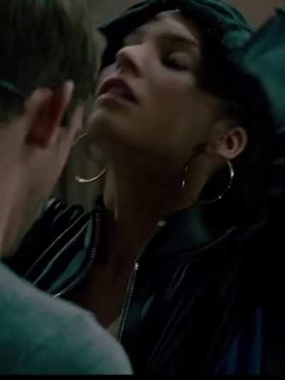 genesis Rodriguez hot in man on a ledge