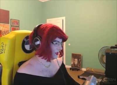 Мэддисон нарядился в мужеподобную трансуху и в таком виде простримил 2 часа. Что твич делает с людьми. Но зато так точно не забанят