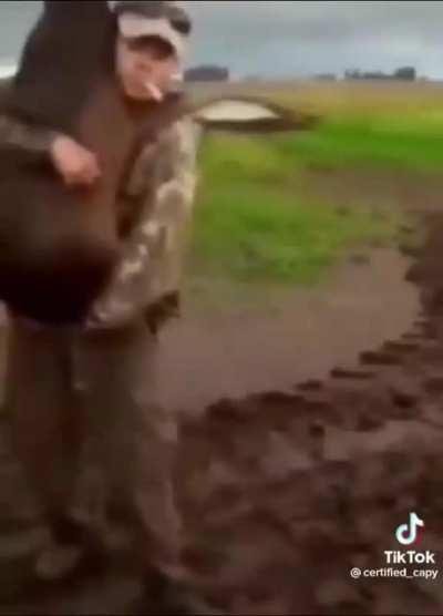 solo un carpincho bailando ..disfruta