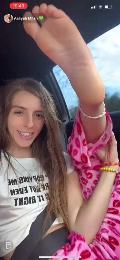 aaliyahhmilan - Close up soles live rn