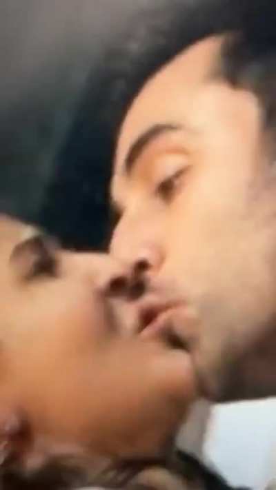 I love this kissing scene of Anushka Sharma