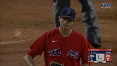 [Highlight] [Highlight] Jose Altuve slams one over the monster to tie it in the 8th