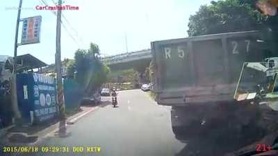 HMC while I text and scoot