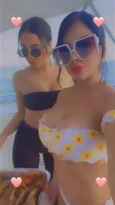 Tremendas tetas (.)(.)