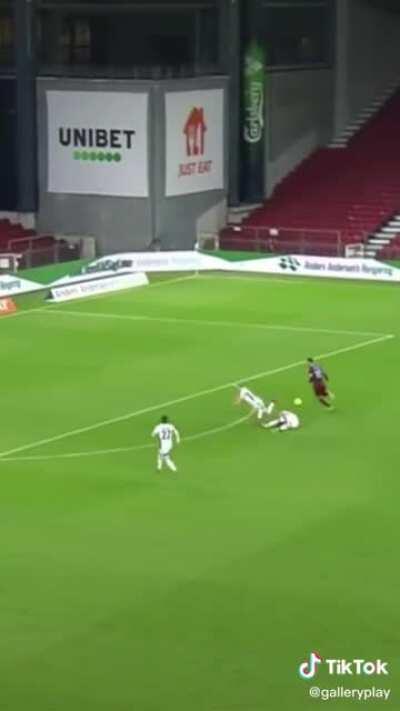 To defend the goal 4 v 1