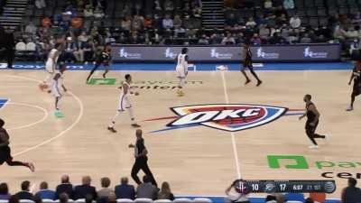 [Highlight] Jalen Green punishes the defense for going under screens and starts off 2/2 from deep