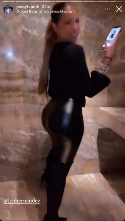 her ass in that skin tight leather