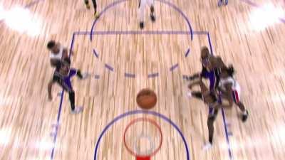 [Highlight] Replays of Lebron hitting Isaiah Stewart in the face which results in ejection