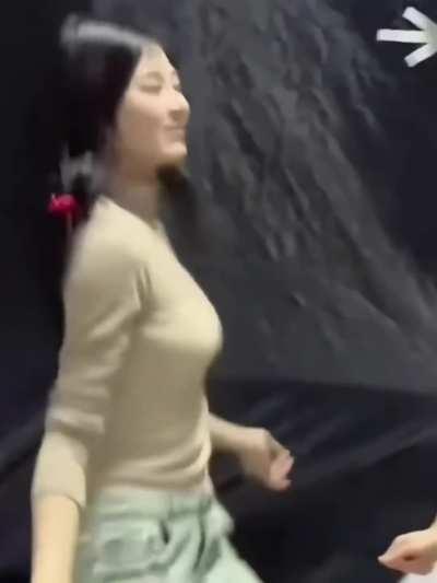 Tzuyu slowmo bounce